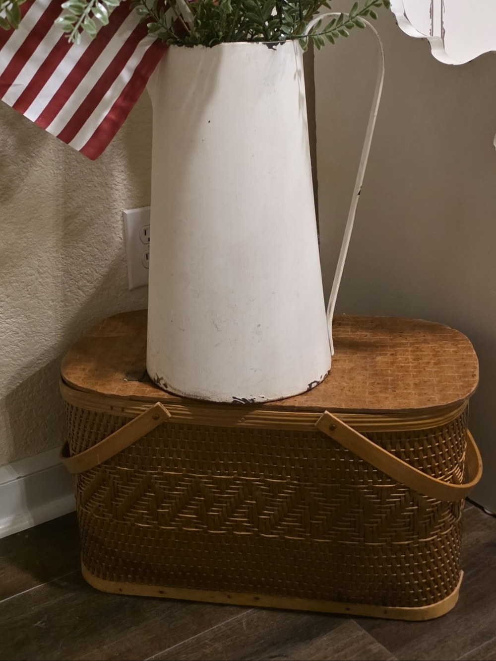 Hawkeye Picnic Basket - Home Accents